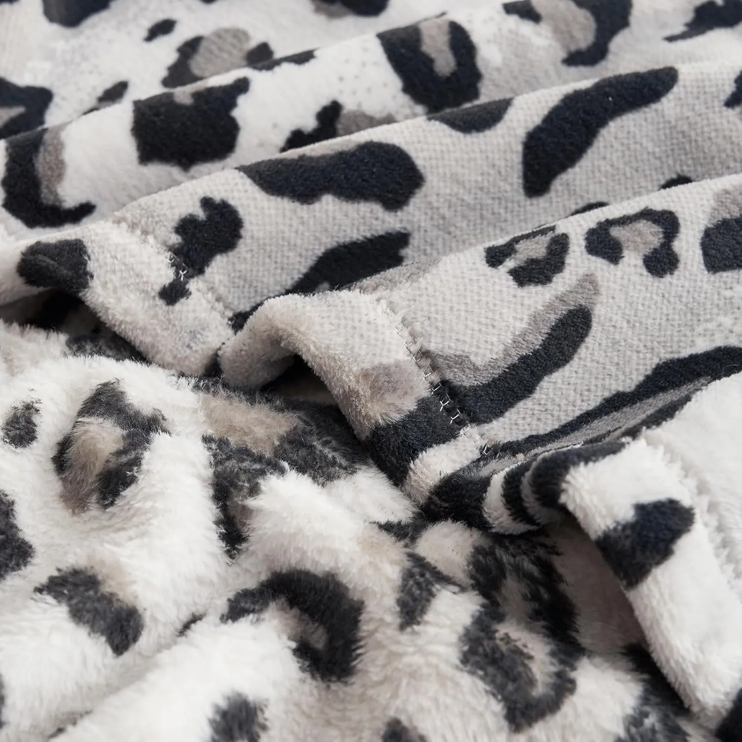 Cozy Bliss Leopard Print Throw Blanket MilkyPlush™ Fleece 330GSM Thick Blankets Western Room Decor Super Soft Warm for Adults Kids Girl Gifts Bedroom Couch Sofa Travel Silvery 50"x60"