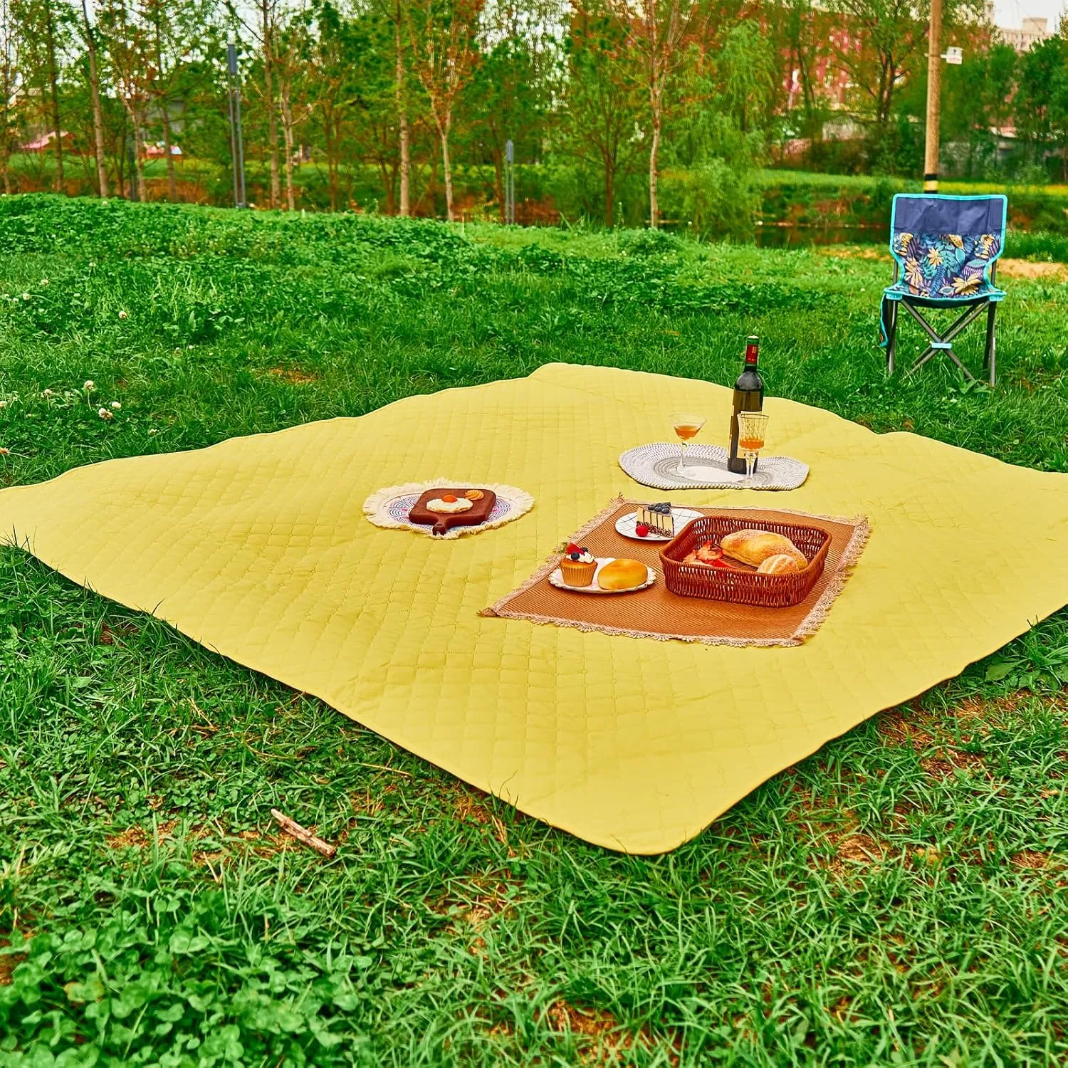 Dual Sided Outdoor Blanket, Foldable Large Picnic Blanket with Belt and Bag, 80'' x 80'' Sandproof Beach Blanket Waterproof Picnic Mat for Family Friends Outdoor Activities (Yellow)