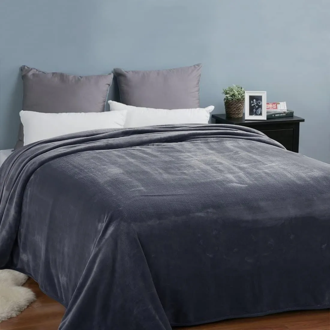 EASELAND Soft King Size Blanket Winter Warm Microplush Lightweight Thermal Fleece Blankets for Couch Bed Sofa,90x108 Inches,Dark Grey