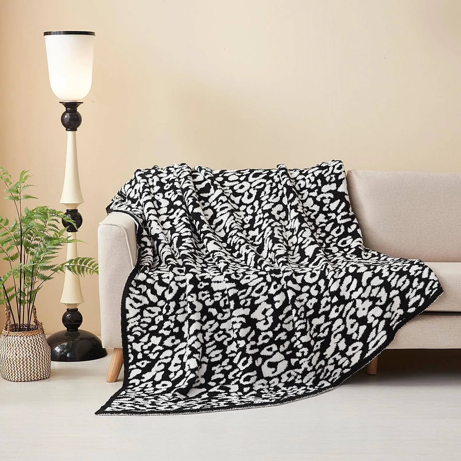 MH MYLUNE HOME Ultra Soft Leopard Throw Blanket (50x60 inches) Microfiber Blanket Plush Warm Reversible Cheetah Blanket Leopard Pattern Throw for Couch Bed Sofa - Black and White, 50"x60"