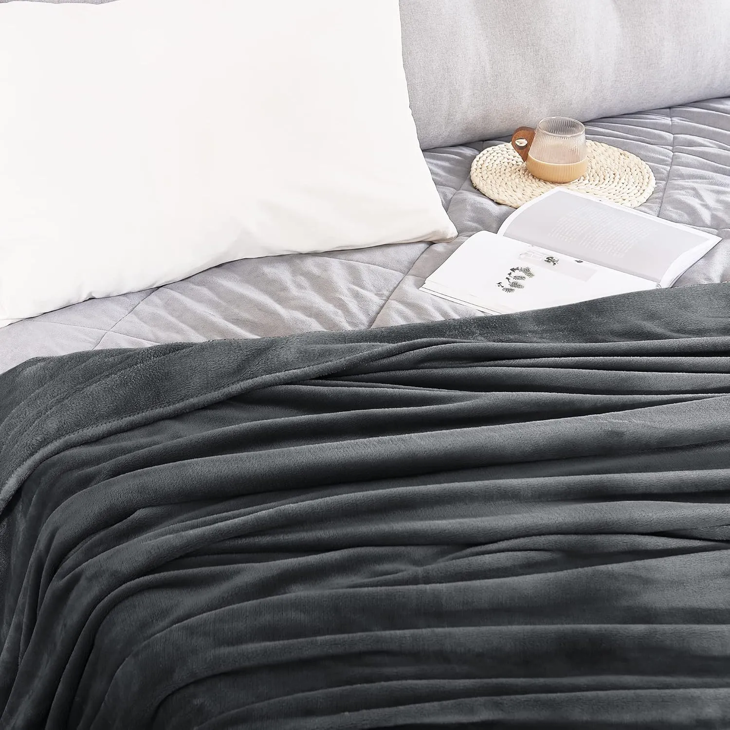 NICETOWN Soft Queen Size Blanket for Fall Winter Spring All Season Warm Fuzzy Microplush Lightweight Thermal Fleece Summer Autumn Blankets for Couch Bed Sofa,90x90 Inches, Grey