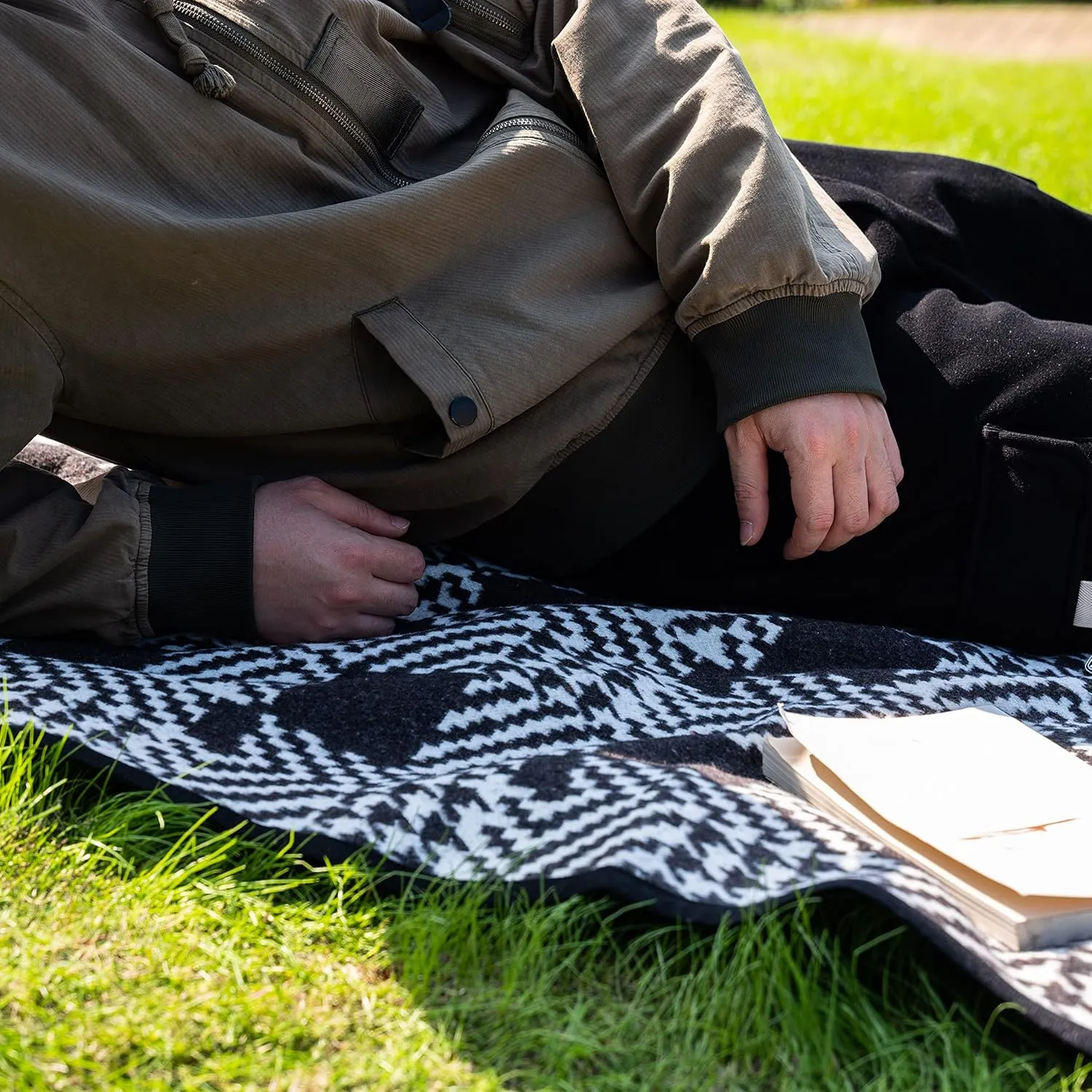 PuTian Merino Wool Blanket - 87" x 63" Thick Warm Soft Large Bed Throw - Great for Camping, Outdoors, Travel, Car, Couch, All Seasons Houndstooth Black