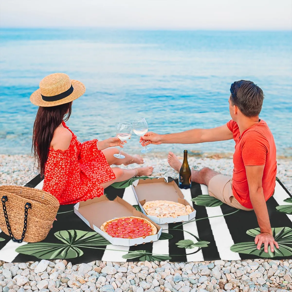 St Patricks Day Beach Blanket, Sandproof Beach Mat, Adults Waterproof Quick Drying Sand Free Mat with 4 x Ground Spikes for Outdoor Travel Camping Hiking, Clover Irish Shamrock
