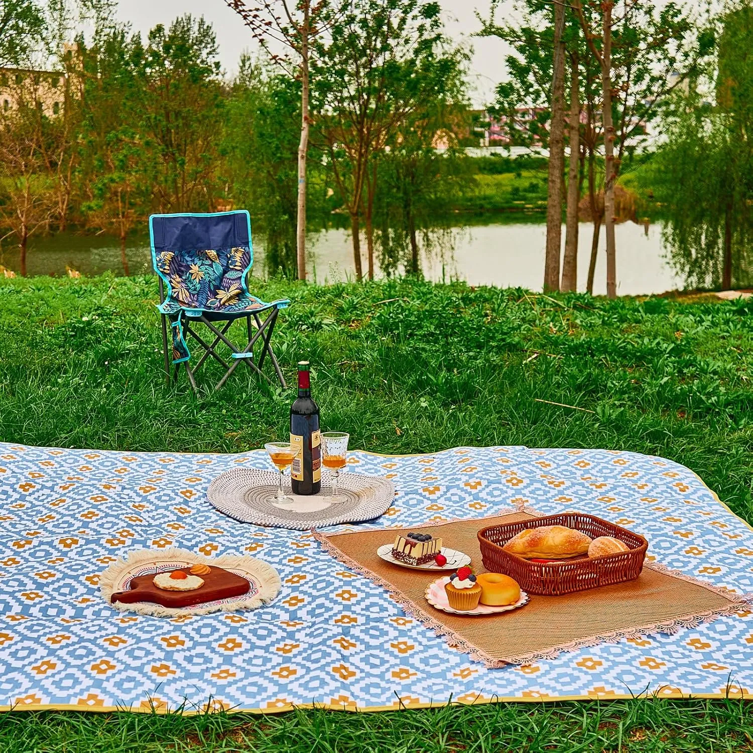Waterproof Picnic Beach Blanket, 60’’x80’’ Sandproof Outdoor mat with Adjustable Strap, Durable 4 Layers Park Blanket for Picnic Travel Camping Hiking Outdoor Concert (Sky Blue)